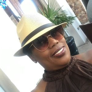 Meet your Posher, Pamela